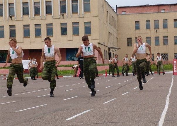 Что делают в армии